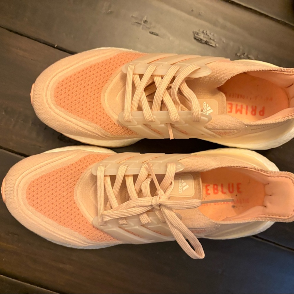 Adidas Women's Peach Sneakers